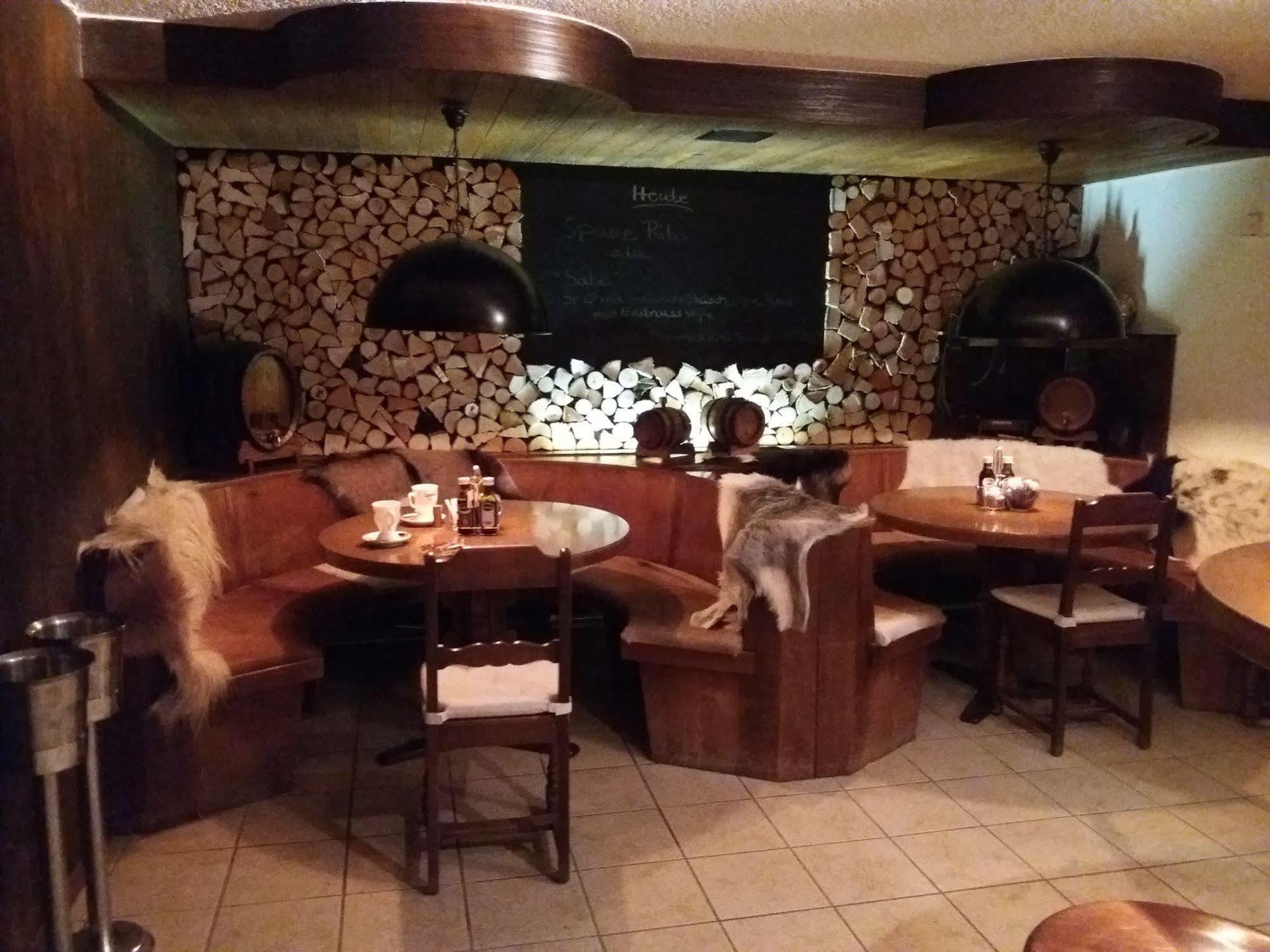 Hotel Schmitta Fiesch Ngoại thất bức ảnh