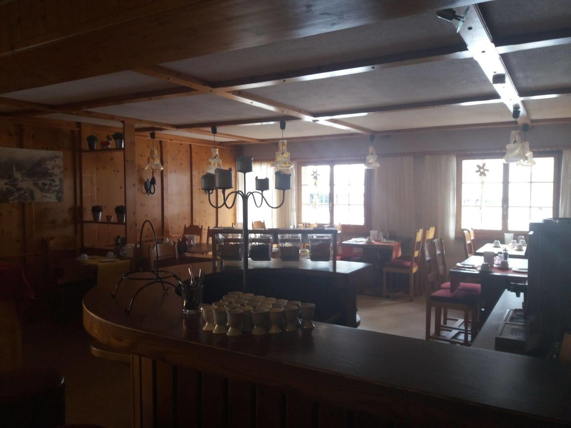 Hotel Schmitta Fiesch Ngoại thất bức ảnh